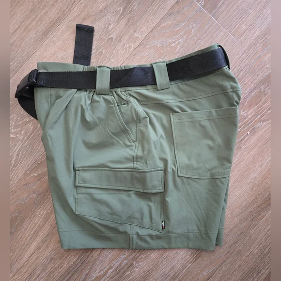 New with Tags Designed in Canada High-Rise Cargo Hiking Shorts by Alder Apparel - Picture 12 of 16